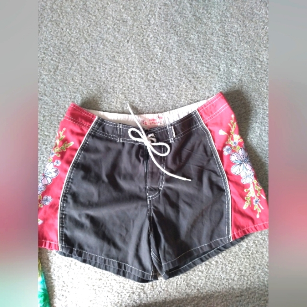 Donna Nicole board shorts